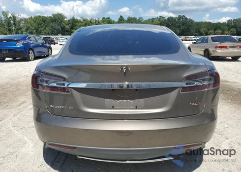 2016 Tesla Model S z USA, uszkodzony, nr VIN 5YJSA1E24GF131563